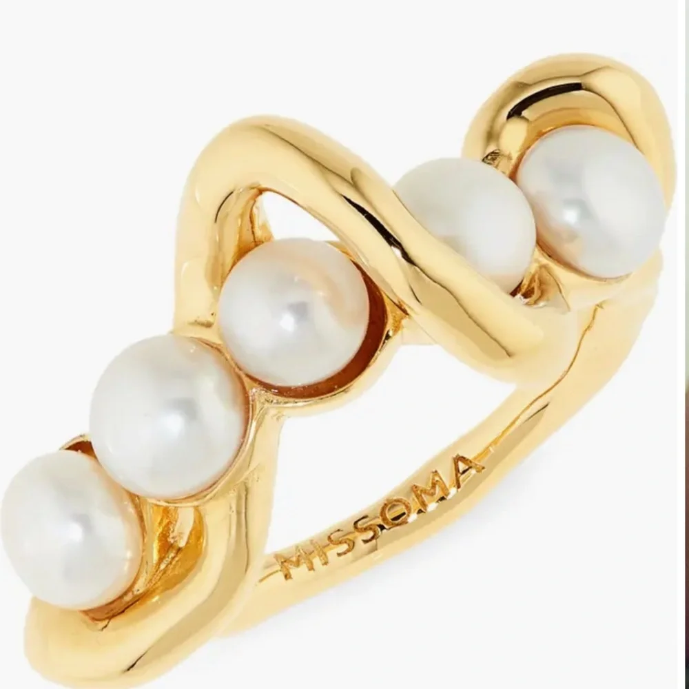 Missoma Elegant Gold Pearl Ring - Picture 2 of 10
